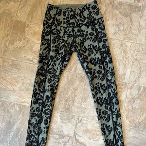 Victoria Secret Sport XS leggings never worn